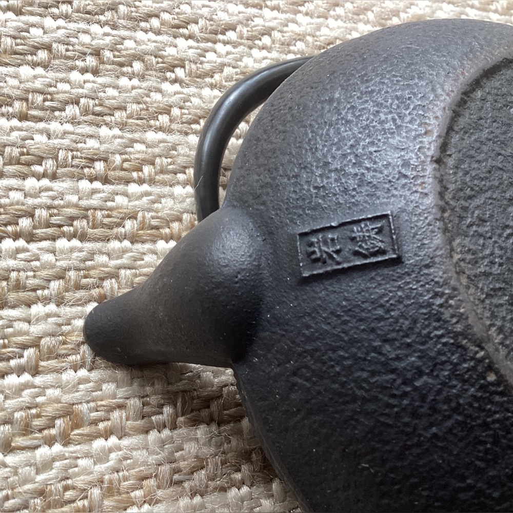 Iwachu Japanese cast iron Tetsubin teapot, Hobnail black - Picture 12 of 15
